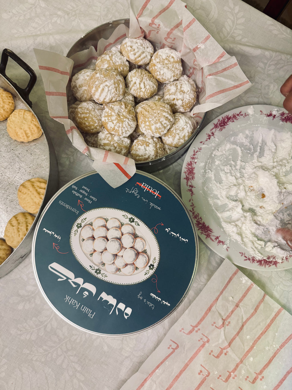 Plain Kahk:Family Tin