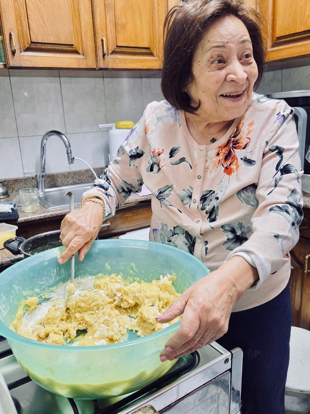 Kahk with Agameya & Walnuts: Family Tin